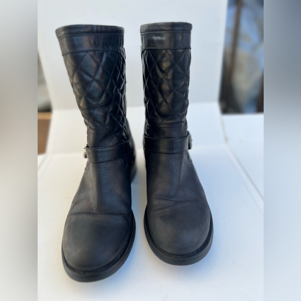 Aquatalia boots black been use but still a lot of life. - Picture 6 of 6